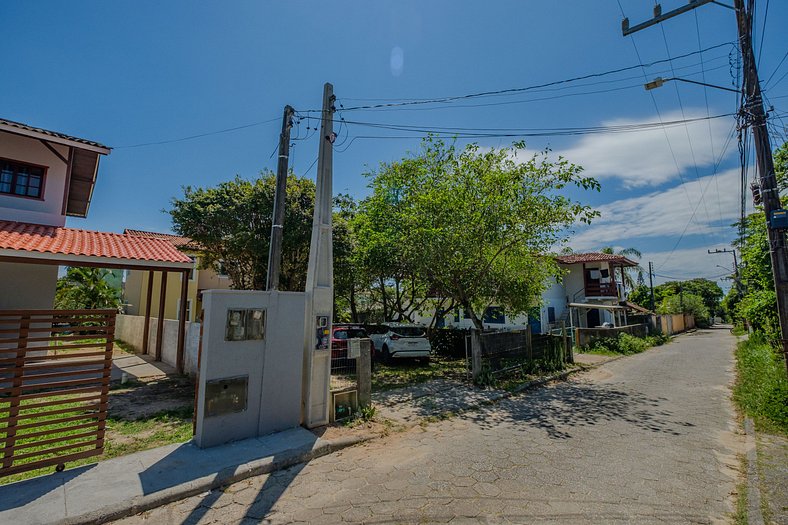 Casa 2 quartos com Churrasqueira Perto da Praia