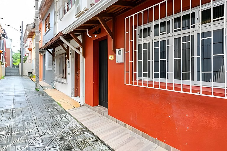 Casa central em ótima localização - UN059